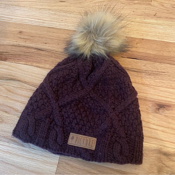 Picture | Women’s Winter Hat - Picture 2 of 5